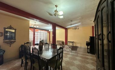 OPORTUNIDA DE NEGOCIO AMPLIA CASA EN VENTA – AV.  GRAU DE PIURA