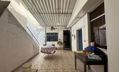 OPORTUNIDA DE NEGOCIO AMPLIA CASA EN VENTA – AV.  GRAU DE PIURA