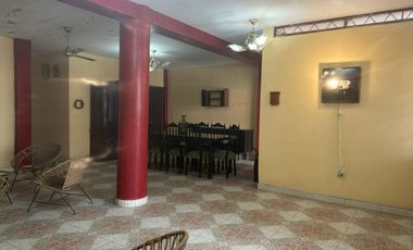 OPORTUNIDA DE NEGOCIO AMPLIA CASA EN VENTA – AV.  GRAU DE PIURA