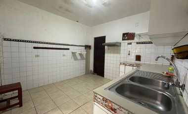 OPORTUNIDA DE NEGOCIO AMPLIA CASA EN VENTA – AV.  GRAU DE PIURA