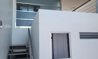 LOCAL / OFICINAS (Coorporativas, administrativas, comerciales, educativas, consultorios, etc.) / Edificio /---  COMERCIALES EN RENTA EN BERNARDO QUINT