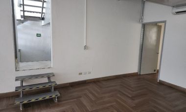 LOCAL / OFICINAS (Coorporativas, administrativas, comerciales, educativas, consultorios, etc.) / Edificio /---  COMERCIALES EN RENTA EN BERNARDO QUINT