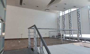 LOCAL / OFICINAS (Coorporativas, administrativas, comerciales, educativas, consultorios, etc.) / Edificio /---  COMERCIALES EN RENTA EN BERNARDO QUINT