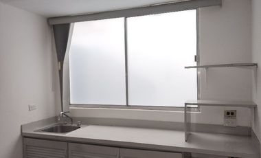 LOCAL / OFICINAS (Coorporativas, administrativas, comerciales, educativas, consultorios, etc.) / Edificio /---  COMERCIALES EN RENTA EN BERNARDO QUINT