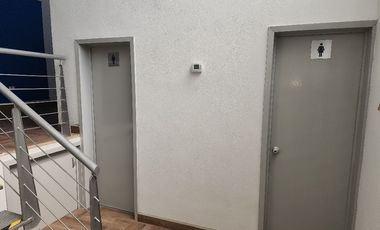 LOCAL / OFICINAS (Coorporativas, administrativas, comerciales, educativas, consultorios, etc.) / Edificio /---  COMERCIALES EN RENTA EN BERNARDO QUINT