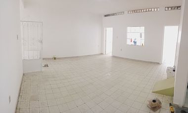 CASA CON LOCAL EN VENTA EN EL CENTRO - A UNOS PASOS DE MADERO