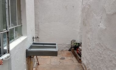 CASA CON LOCAL EN VENTA EN EL CENTRO - A UNOS PASOS DE MADERO