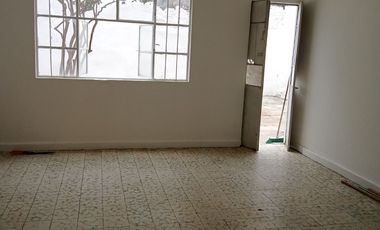 CASA CON LOCAL EN VENTA EN EL CENTRO - A UNOS PASOS DE MADERO