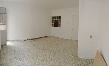 CASA CON LOCAL EN VENTA EN EL CENTRO - A UNOS PASOS DE MADERO