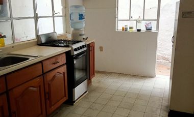 CASA CON LOCAL EN VENTA EN EL CENTRO - A UNOS PASOS DE MADERO