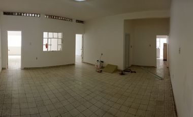 CASA CON LOCAL EN VENTA EN EL CENTRO - A UNOS PASOS DE MADERO