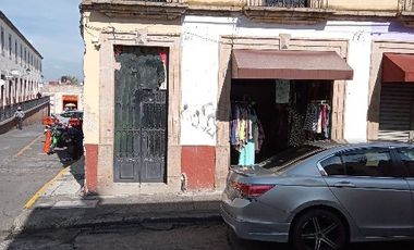 CASA CON LOCAL EN VENTA EN EL CENTRO - A UNOS PASOS DE MADERO
