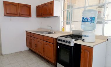 CASA CON LOCAL EN VENTA EN EL CENTRO - A UNOS PASOS DE MADERO