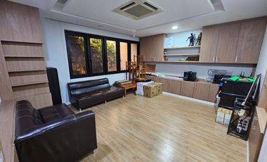 บ้านเดี่ยวสุดหรูแบบ Fully Furnished พร้อมโกดังสินค้าและที่ดินขนาด 12 ไร่  หน้ากว้าง 100 เมตร  ติดถนนเลี่ยงเมือง  จังหวัดราชบุรี เดินทางสะดวกมาก ใกล้ตั