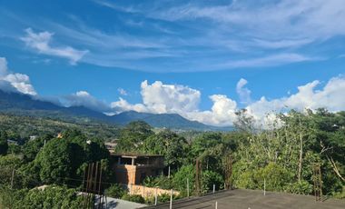 Un edificio sin terminar en una ubicación de primera en Tarapoto. Al lado del óvalo, cerca del hotel San Marino. Deja que otros se pregunten qué pasó.