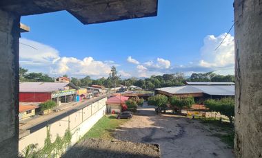 Un edificio sin terminar en una ubicación de primera en Tarapoto. Al lado del óvalo, cerca del hotel San Marino. Deja que otros se pregunten qué pasó.