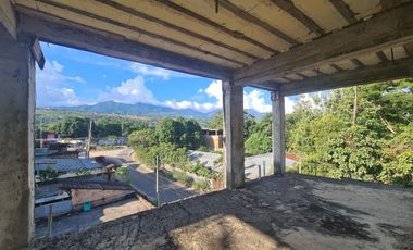 Un edificio sin terminar en una ubicación de primera en Tarapoto. Al lado del óvalo, cerca del hotel San Marino. Deja que otros se pregunten qué pasó.