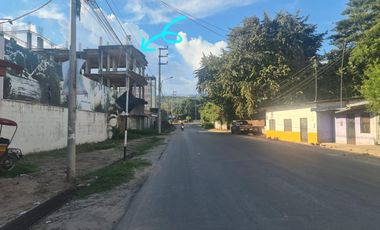 Un edificio sin terminar en una ubicación de primera en Tarapoto. Al lado del óvalo, cerca del hotel San Marino. Deja que otros se pregunten qué pasó.