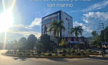 Un edificio sin terminar en una ubicación de primera en Tarapoto. Al lado del óvalo, cerca del hotel San Marino. Deja que otros se pregunten qué pasó.