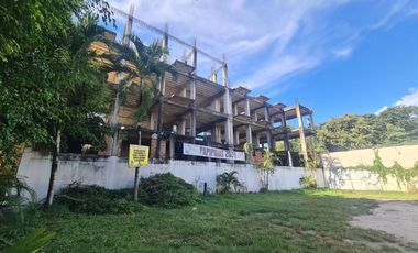 Un edificio sin terminar en una ubicación de primera en Tarapoto. Al lado del óvalo, cerca del hotel San Marino. Deja que otros se pregunten qué pasó.