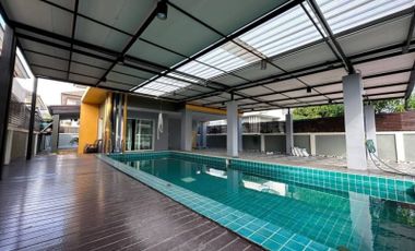 Single house with private swimming pool Country Home Lake & Park Sriracha