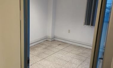 ¡ CONSULTORIOS/OFICINAS EN RENTA CON EXCELENTE UBICACIÓN !
