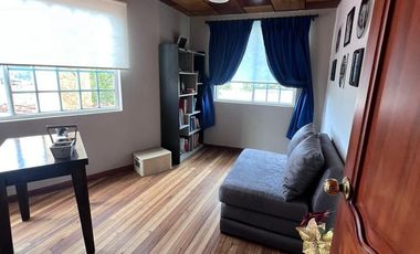 HERMOSA CASA CON AREA VERDE Y AMOBLADA EN RENTA, Sector Capulispamba R117