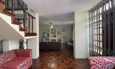 VENDO CASA CONSERVADA CON ZON COMERCIAL (ESQUINA)SJ.DE MIRAFLORES