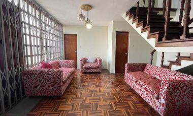 VENDO CASA CONSERVADA CON ZON COMERCIAL (ESQUINA)SJ.DE MIRAFLORES