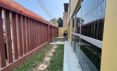 VENDO CASA CONSERVADA CON ZON COMERCIAL (ESQUINA)SJ.DE MIRAFLORES