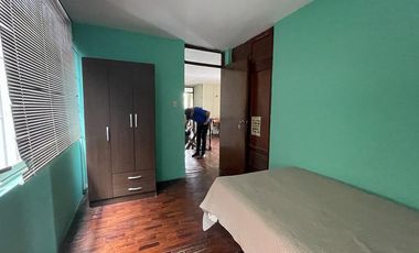 VENDO CASA CONSERVADA CON ZON COMERCIAL (ESQUINA)SJ.DE MIRAFLORES
