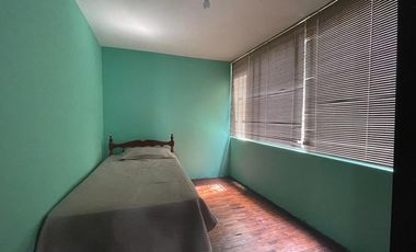 VENDO CASA CONSERVADA CON ZON COMERCIAL (ESQUINA)SJ.DE MIRAFLORES