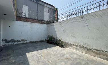 VENDO CASA CONSERVADA CON ZON COMERCIAL (ESQUINA)SJ.DE MIRAFLORES