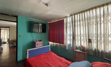 VENDO CASA CONSERVADA CON ZON COMERCIAL (ESQUINA)SJ.DE MIRAFLORES
