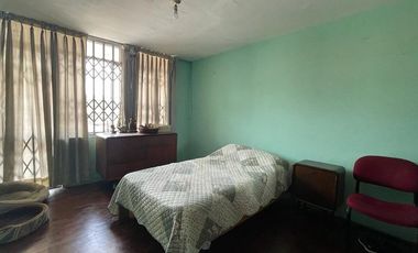 VENDO CASA CONSERVADA CON ZON COMERCIAL (ESQUINA)SJ.DE MIRAFLORES
