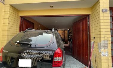 VENDO CASA CONSERVADA CON ZON COMERCIAL (ESQUINA)SJ.DE MIRAFLORES