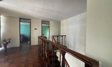 VENDO CASA CONSERVADA CON ZON COMERCIAL (ESQUINA)SJ.DE MIRAFLORES