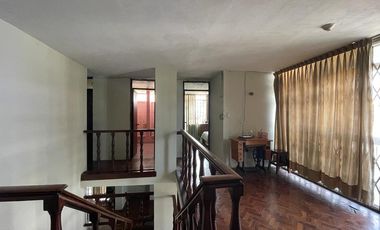 VENDO CASA CONSERVADA CON ZON COMERCIAL (ESQUINA)SJ.DE MIRAFLORES