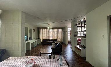 VENDO CASA CONSERVADA CON ZON COMERCIAL (ESQUINA)SJ.DE MIRAFLORES