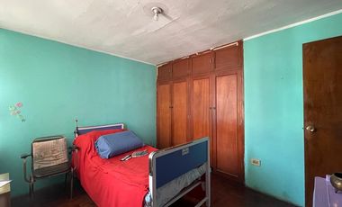 VENDO CASA CONSERVADA CON ZON COMERCIAL (ESQUINA)SJ.DE MIRAFLORES