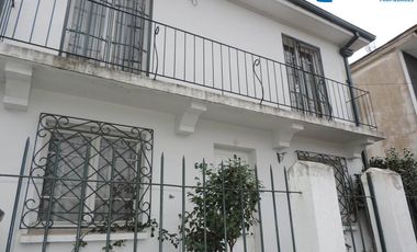CASA CENTRAL 3 SUR, 1 Y 2 PONIENTE - TALCA