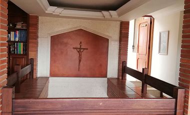 EN MACHALA EN UNIORO HERMOSA CASA CON PISCINA DE 6 DESNIVELES Y 4 NIVELES CON 6 DORMITORIOS Y  PISCINA, CANCHA