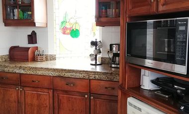 EN MACHALA EN UNIORO HERMOSA CASA CON PISCINA DE 6 DESNIVELES Y 4 NIVELES CON 6 DORMITORIOS Y  PISCINA, CANCHA