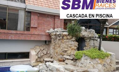 EN MACHALA EN UNIORO HERMOSA CASA CON PISCINA DE 6 DESNIVELES Y 4 NIVELES CON 6 DORMITORIOS Y  PISCINA, CANCHA