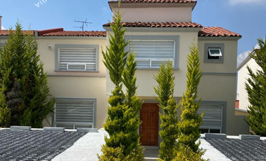 Increíble casa en venta dentro de fraccionamiento en Zona Esmeralda