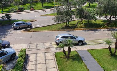 SE ALQUILA DPTO. DE 190 M2 DE 3 DORMITORIOS FRENTE AL PENTAGONITO EN SAN BORJA