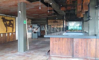 Local Comercial disponible en Plaza Azuna en Cancún centro, Quintana Roo.