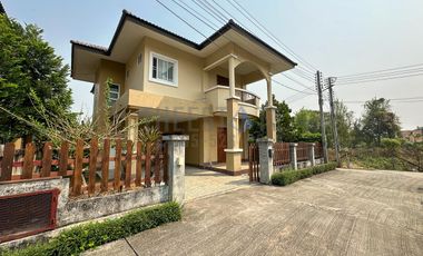 2-story House Partially Furnished near Central Chiang Mai for Rent 5 minutes to the city!