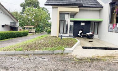 Rumah Dijual di Komplek Taman Cihanjuang 2 Bandung Barat Dekat PEMKOT Cimahi