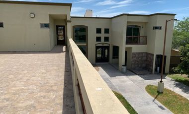 HERMOSA QUINTA NUEVA, CON ALBERCA , PORTAL DEL NORTE, ZUAZUA.